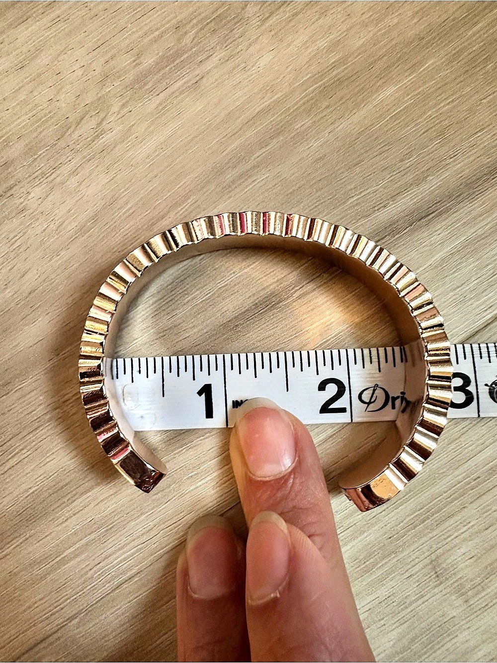 Rose Gold Tone Hair Tie Holder Cuff Bracelet Ribbed Metal Functional Jewelry - Picture 3 of 8